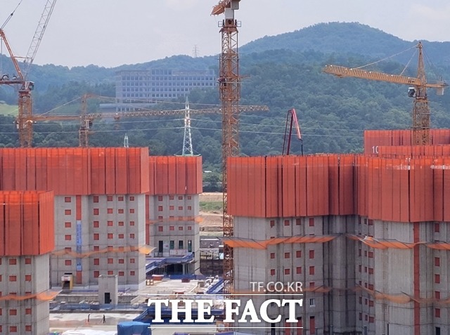 대전대덕 공공지원 민간 임대주택 공급촉진지구(용산지구)에 아파트 단지가 지어지고 있다. 이 단지에 용산2초등학교가 조성된다. / 대전=라안일 기자