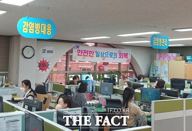 이학수 시장은 “코로나19는 혼자가 아니라 우리 모두의 노력이 있어야 극복할 수 있다며 안전하고 평온한 설 명절을 보내기 위해 일상생활 속 방역 수칙을 철저히 준수해달라”고 말했다. / 정읍시 제공