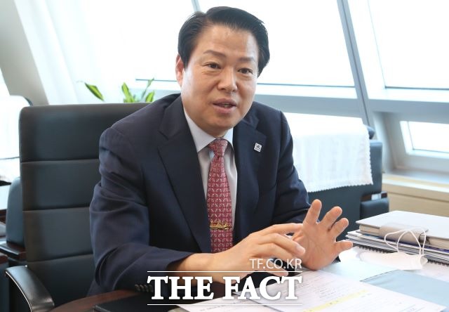 박성현 여수광양항만공사 사장이 취임 1년의 성과와 미래 청사진을 밝히고 있다. /더팩트DB