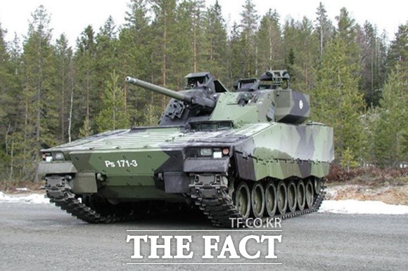 스웨덴이 우크라이나에 제공하기로 한 것과 같은 종류의 CV90 보병전투차(IFV). /밀리터리투데이닷컴