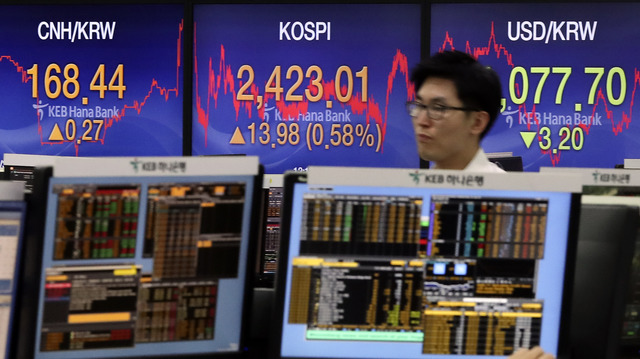 한국거래소에 따르면 25일 코스피 지수는 전 거래일 대비 1.39%(33.31포인트) 오른 2428.57로 거래를 마쳤다. /뉴시스