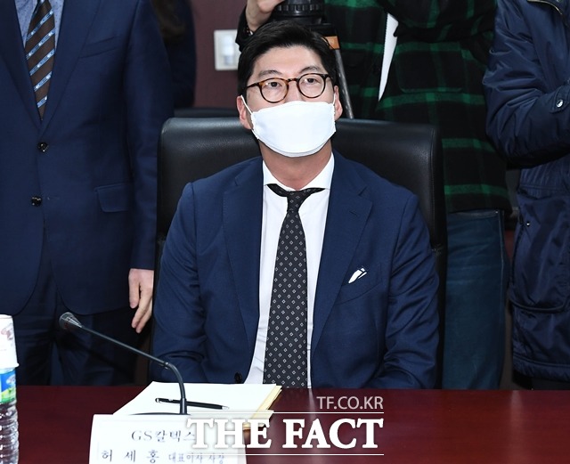 25일 정유 업계에 따르면 GS칼텍스는 지난 20일 사내 공지를 통해 오는 27일 지난해 경영 실적 달성에 대한 성과급으로 기본 연봉의 50%를 지급한다고 임직원들에게 공지했다. 사진은 허세홍 GS칼텍스 사장. /더팩트 DB