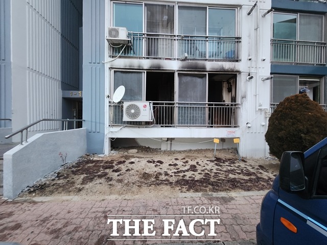 천안 한 아파트에서 화재가 발생했다. / 천안서북소방서 제공