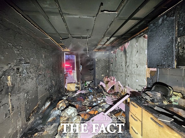 천안 한 아파트에서 화재가 발생했다. / 천안서북소방서 제공