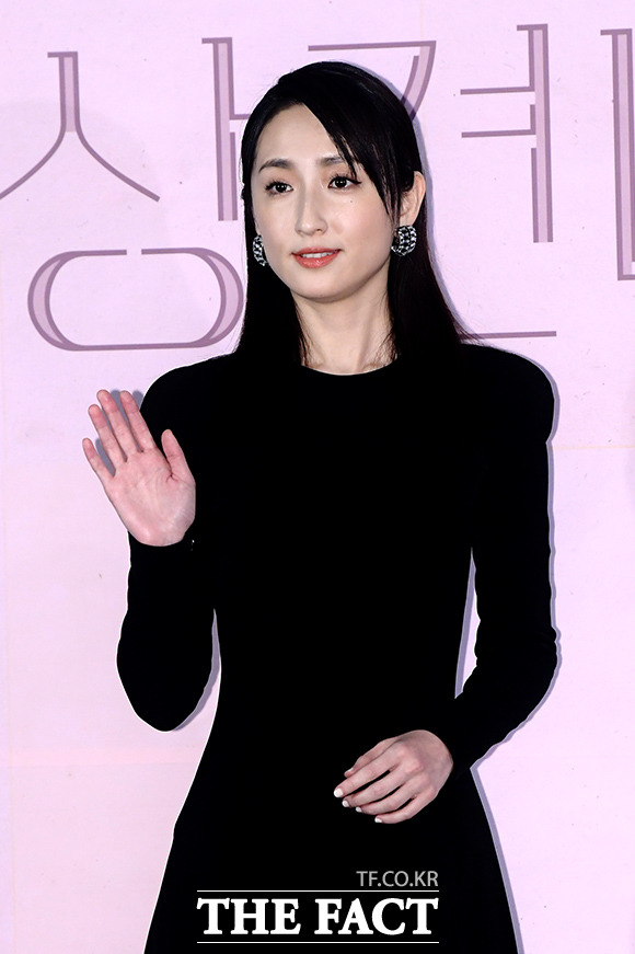 대만 배우 가가연이 26일 오후 서울 용산구 용산 CGV아이파크몰에서 열린 영화 상견니 내한 기자간담회에서 포즈를 취하고 있다. /이선화 기자