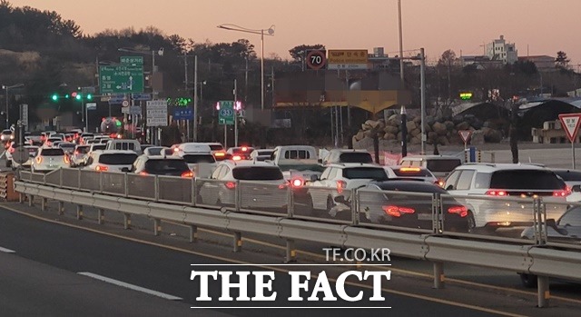 사천시 관문에 위치한 ‘배춘삼거리 교차로 구간 모습/사천=이경구 기자