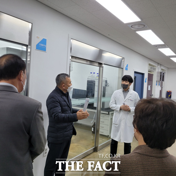 부여군농업기술센터에서 추진상황 및 개선방안 등을 논의하고 있다. / 부여군청 제공