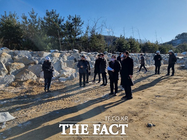 충북도의회 교육위원회는 30일 오는 3월 개교 예정인 충주 중앙탑 고등학교 현장을 방문했다. /충북도의회.