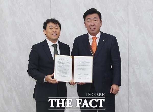 충북 청주시와 충북교통연수원은 30일 시민 교통안전 강화 등 내용이 담긴 업무협약을 맺었다. /청주시.