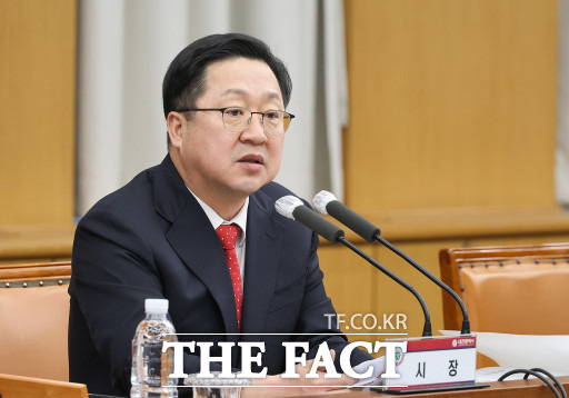 이장우 대전시장은 30일 주간업무회의에서 혁신적인 국비사업을 발굴을 강조했다. / 대전시