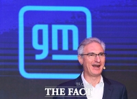  로베르토 럼펠 GM 사장 '밝은 표정으로 신년 사업전략 발표' [포토]