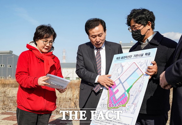 박홍률 전남 목포시장은 31일 목포시를 방문한 국민의힘 조수진 의원에게 올해 특별교부세 지원 필요성을 설명했다. 특교세 필요사업은 고하도 해상데크 해안동굴 탐방로 조성, 세라믹산단 기반시설 확충 등 2건 40억원이다./ 목포시청