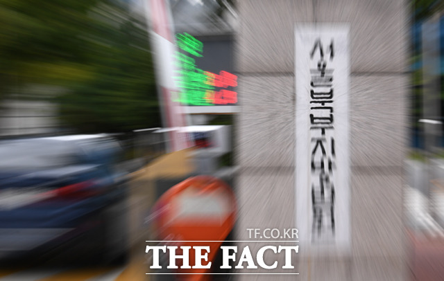 종합편성채널 TV조선의 재승인 심사 과정에서 부당하게 개입한 혐의를 받는 방송통신위원회(방통위) 과장이 구속 상태로 재판에 넘겨졌다. 서울북부지검 모습. /이새롬 기자