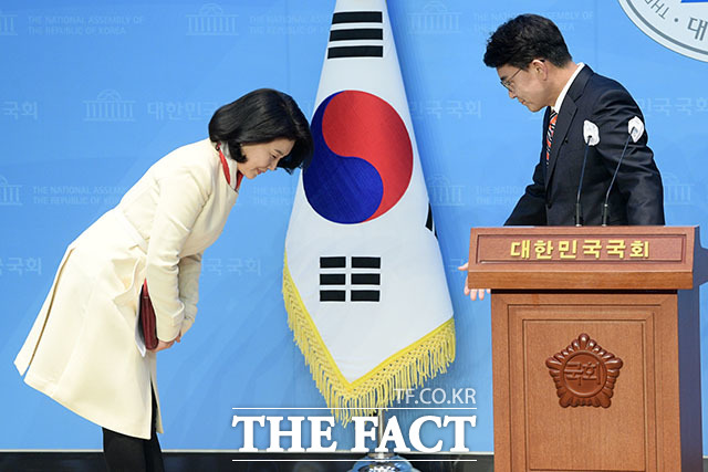 류여해 전 최고위원 출마 기자회견을 위해 참석한 윤상현 의원.