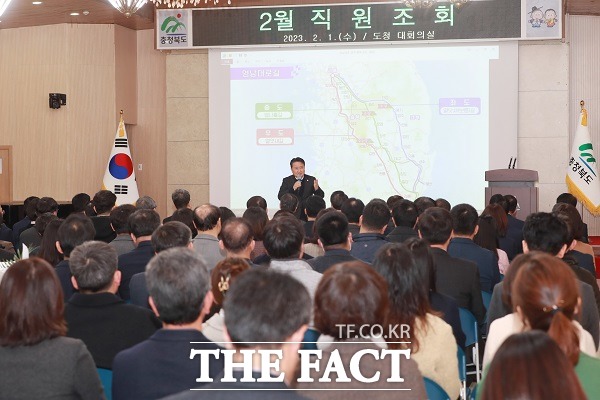 김영환 충북지사는 1일 열린 직원조회에서 충북의 개혁에 속도감 있는 추진을 요구했다. /충북도