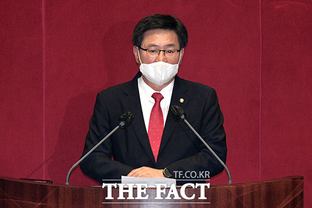 국방위원장으로 선출된 이헌승 국민의힘 의원.