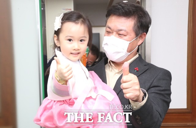 이학수 정읍시장은 “출산과 양육에 대한 경제적·심리적 부담을 덜고, 아동의 건강한 성장을 지원하기 위해 최선의 노력을 다하고 있다”며 “시민 누구나 안정적인 양육을 할 수 있도록 다양한 지원책을 마련할 것”이라고 말했다. / 정읍시