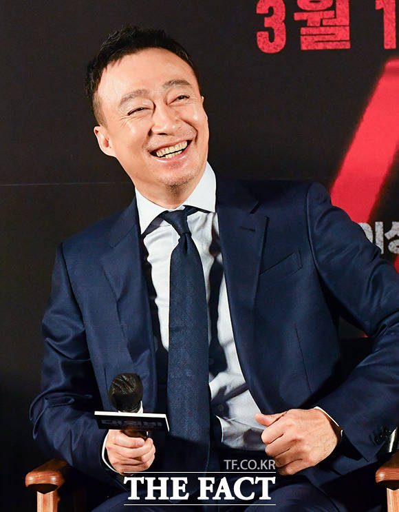 배우 이성민이 2일 오전 서울 성동구 메가박스 성수에서 열린 영화 대외비 제작보고회에 참석해 미소 짓고 있다. /박헌우 기자