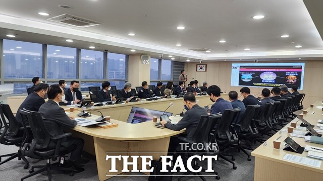 박상돈 천안시장이 지난 1일 진행된 간부회의 자리서 ‘K-컬처 박람회’의 성공적인 개최를 위해 모든 행정력을 총동원할 것을 주문했다. / 천안시