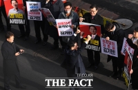  김기현 지지자들 열띤 응원 받으며 당대표 후보 등록 [TF사진관]