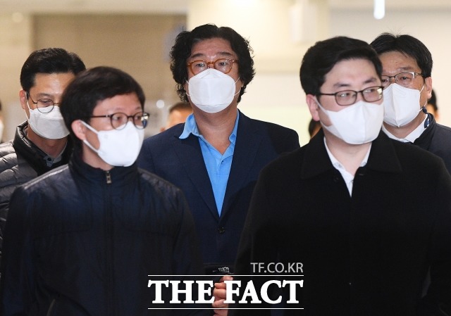 수원지검 형사6부(김영남 부장검사)는 횡령과 배임, 자본시장법 위반, 뇌물공여, 외국환관리법 위반, 증거인멸교사 등 혐의로 김성태 전 쌍방울그룹 회장을 3일 구속기소했다. /이동률 기자