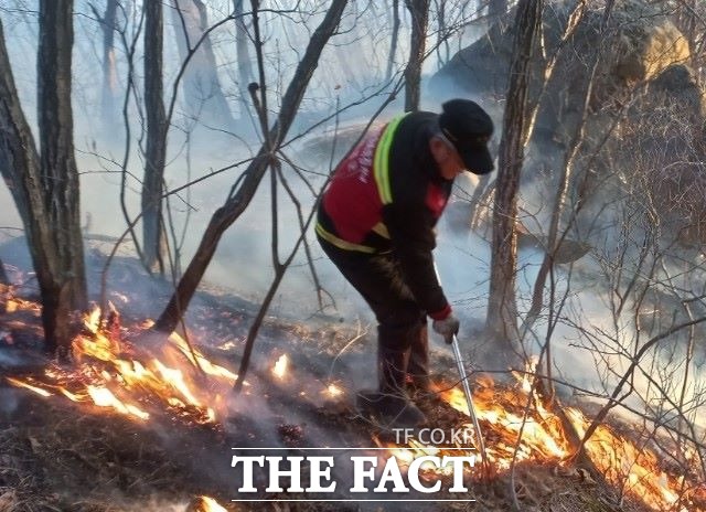 4일 오후 4시경 강원도 인제군 북면 한게리 산 49번지 1에서 발생한 산불은 이날 오후 6시 10분께 진화 완료됐다../강원도산불방지센터