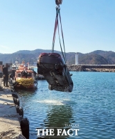  울진해경, 직산항 수중서 실종신고된 차량 인양...40대 남성 사망