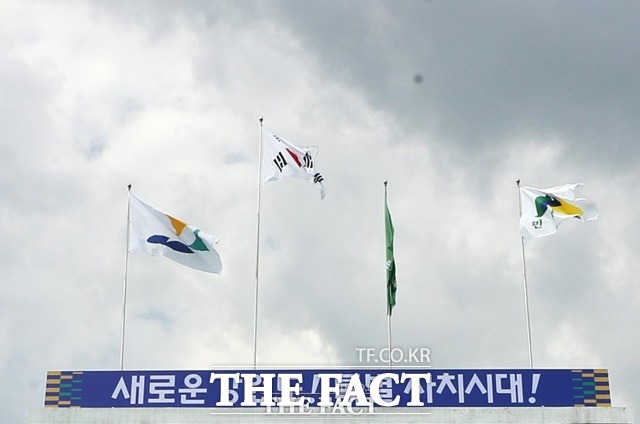 6일 강원도는 인구증가 종합대책회의를 개최, 도 인구구조 변화에 대응·적응하기 위한 출산야육분야와 청년유출방지분야 등 6대 추진분야 핵심 추진과제를 선정, 인구 증가 정책 효과성을 제고해 나가기로 했다고 밝혔다.