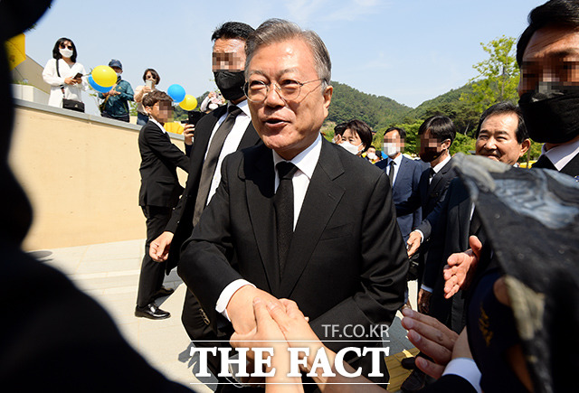 문재인 전 대통령이 7일 강진 피해를 입은 튀르키예에 애도를 표하며 신속한 재건을 기원했다. /이선화 기자