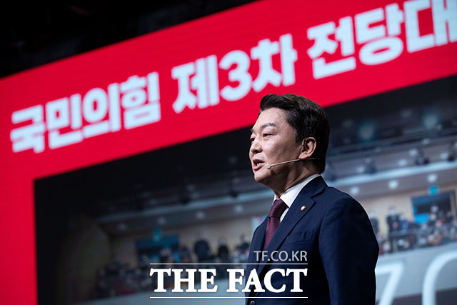 안철수 국민의힘 당 대표 후보가 7일 오전 서울 강서구 ASSA빌딩 방송스튜디오에서 열린 국민의힘 제3차 전당대회 비전발표회에서 비전발표를 하고 있다. /국회사진취재단