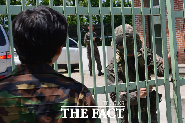 전북의 한 육군 부대에서 8일 소총이 분실 돼 군사경찰이 수사 중이다.사진은 기사 내용과 무관. /더팩트DB