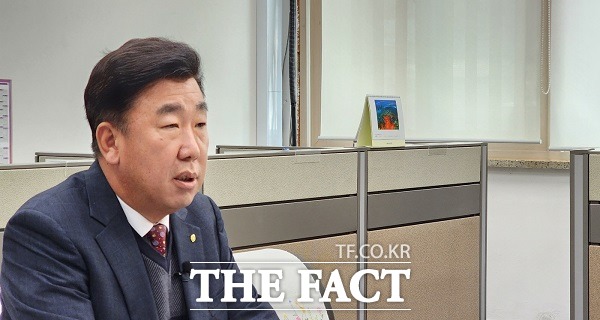 이범석 충북 청주시장이 9일 기자들과 만난 자리에서 오창읍 후기리 소각시설 건립에 대한 입장을 밝히고 있다. /청주=이주현 기자