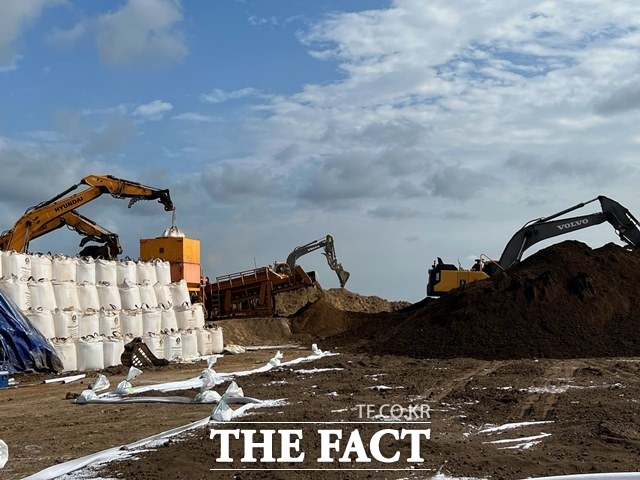 복토공사가 진행중인 제주시 봉개매립장. 현재 사후 활용방안 용역을 진행중이며 친환경적 공간으로 탈바꿈할 전망이다./제주시