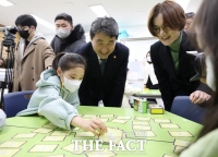  늘봄학교 현장 찾은 이주호…