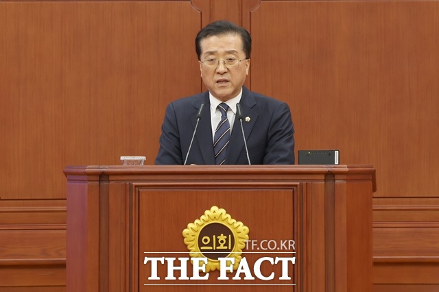 10일 제269회 임시회 제3차 본회의에서 조원휘 의원이 5분 발언을 통해 대전교육청 학교민주시민교육 활성화 조례 폐지 조례안 표결 강행 처리를 비판하고 있다. / 대전시의회