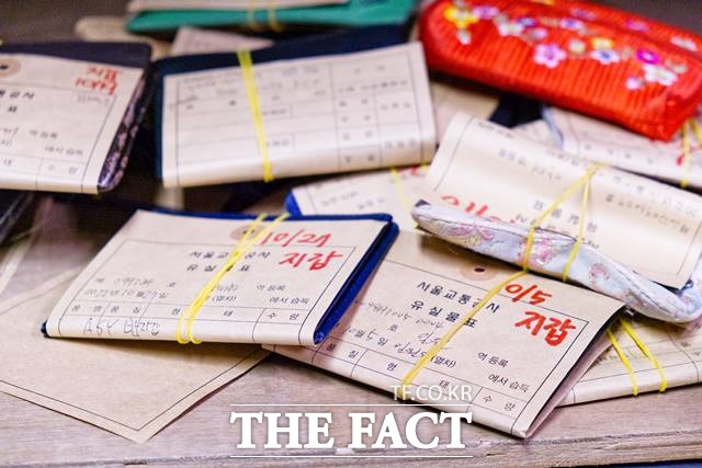 지난해 시민들이 서울 지하철에서 잃어버린 물건 1위는 지갑인 것으로 나타났다. 충무로 유실물 센터의 지갑 유실물. /서울교통공사 제공