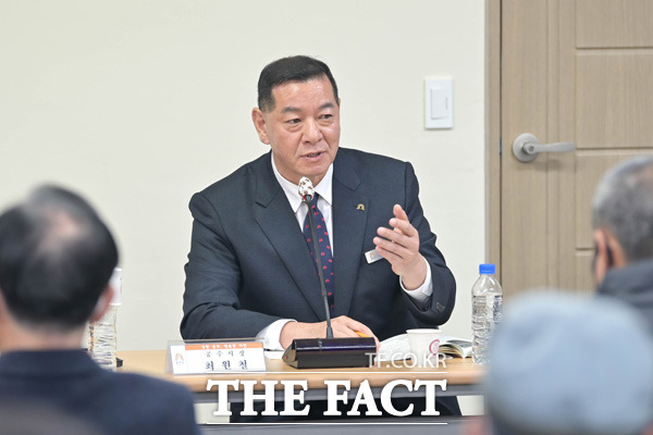 최원철 공주시장은 지난 9일 금학동에서 열린 시민과의 대화에 참석했다. /공주시