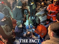  튀르키예·시리아 강진 사망 2만3000명 넘어…매몰 20만 명 추정