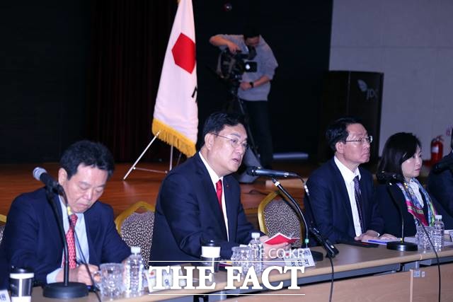 국민의힘은 비상대책위원회는 13일 제주국제자유도시개발센터에서 현장비상대책위원회를 갖고 2024년 총선 참패를 끊어내야 한다고 성토했다. / 제주=허성찬 기자