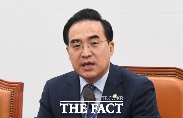 박홍근 더불어민주당 원내대표가 김건희 특검(특별검사제도)과 관련해 정의당이 신중론 입장을 내놓은 데 대해 (수사의) 기초라도 됐으면 저희가 이렇게까지 얘기할 필요 없었을 것이라고 말했다. /이새롬 기자