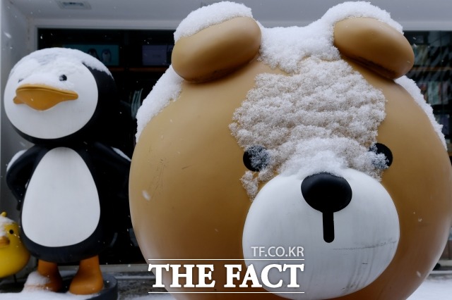 수요일인 15일 전국은 흐린 가운데 강원권과 경북권에 눈 또는 비가 내리겠다. /이선화 기자