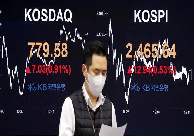 한국거래소에 따르면 14일 코스피 지수는 전 거래일 대비 0.53%(12.94포인트) 오른 2465.64로 거래를 마감했다. /뉴시스