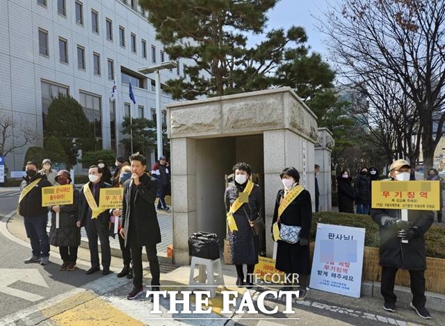 선고 직후 피해자 200여명은 입장문을 내고 좋은 취지에서 만들어진 지역주택개발 관련 법이 번질돼 범법자들에게 악용됐다며 법이 바뀌지 않는다면 이를 악용하는 범법자들로 인해 계속 피해자가 나올 수밖에 없을 것이라고 밝혔다. /정채영 기자