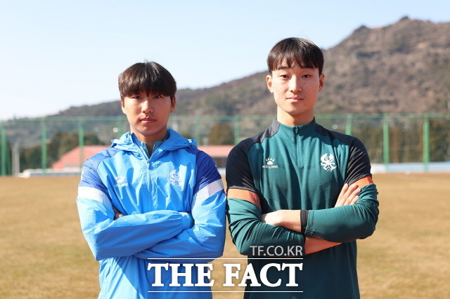 광주FC는 16일 지난 시즌 제주 유나이티드에서 활약한 측면수비수 김동국(왼쪽)과 대학 기대주로 주목받는 골키퍼 김태준(오른쪽)을 영입했다고 밝혔다./광주FC