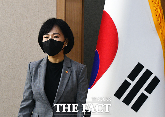 전현희 국민권익위원회 위원장은 최재해 감사원장 관사 호화 개보수 논란에 적법성 여부를 확인해야 한다고 지적했다. /이동률 기자