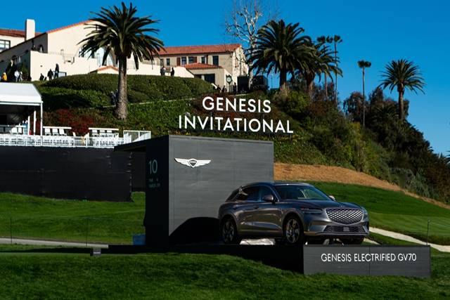 제네시스 브랜드가 타이틀 스폰서로 후원하는 PGA(미국프로골프협회) 투어 토너먼트 대회 2023 제네시스 인비테이셔널이 16(현지시간)부터 오는 19일까지 미국 캘리포니아 주 소재 리비에라 컨트리 클럽에서 열린다. 사진은 대회 경기장에 전시된 제네시스 GV70 전동화 모델의 모습. /제네시스