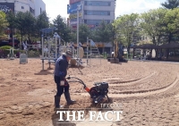  청주시, 공원 내 어린이놀이시설 모래클리닝 실시
