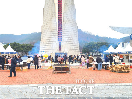 대전관광공사는 이번 주말 엑스포과학공원 한빛탑 일원에서 ‘2023 한빛 大화로축제’ 행사를 개최한다. / 대전관광공사