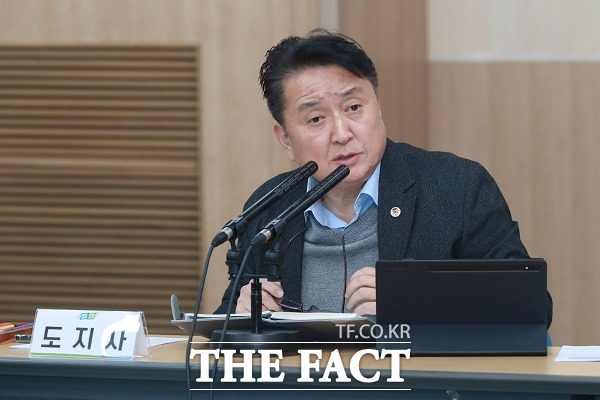 김영환 충북지사는 20일 확대 간부회의에서 중앙정부 권한의 지방 이양과 관련해 충북도 관련 부서의 신속한 대비를 주문했다. /충북도.