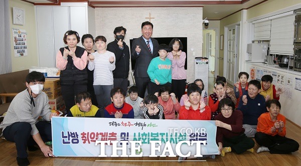 이범석 충북 청주시장은 22일 독거노인 세대와 장애인 생활시설을 잇따라 방문하는 등 민생현장 점검에 나섰다. /청주시